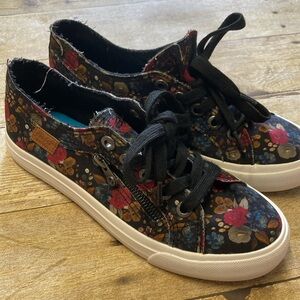 NWOB Blowfish Floral Sneakers Women's Size 8